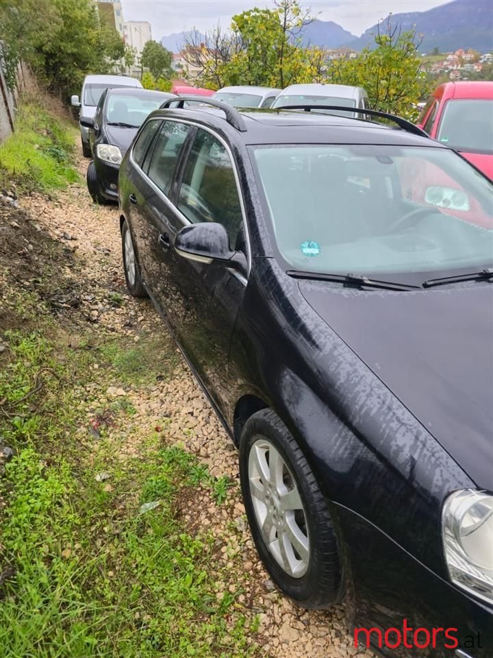 2008' Volkswagen Golf photo #4