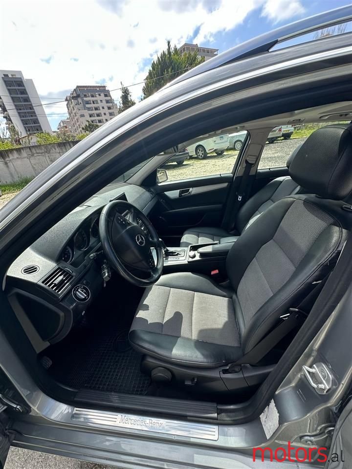 2011' Mercedes-Benz C 250 photo #4