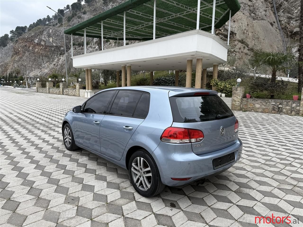 2011' Volkswagen Golf photo #3