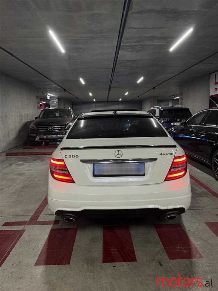 2012' Mercedes-Benz C 300 photo #2