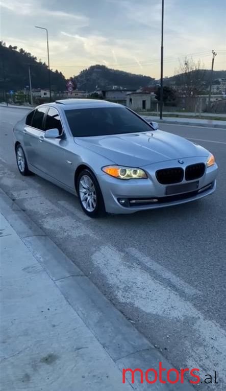 2011' BMW 528 photo #5