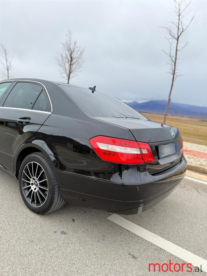 2010' Mercedes-Benz E 220 photo #3