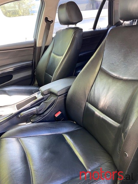 2011' BMW 318 photo #4