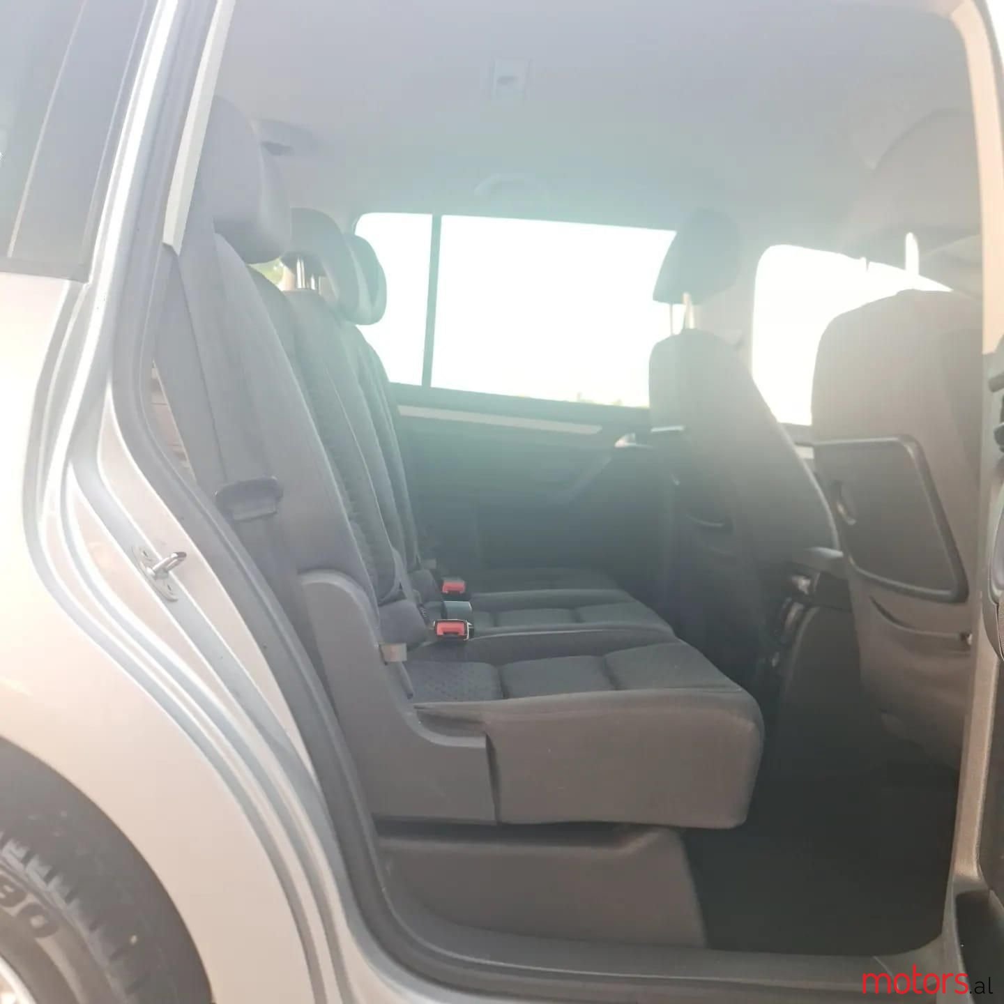 2008' Volkswagen Touran photo #6