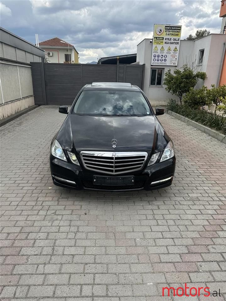2011' Mercedes-Benz E 220 photo #1