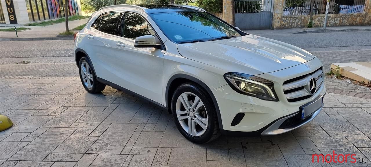 2014' Mercedes-Benz 200 photo #1