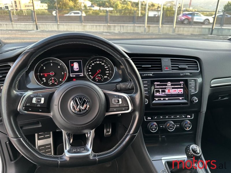 2015' Volkswagen Golf photo #4