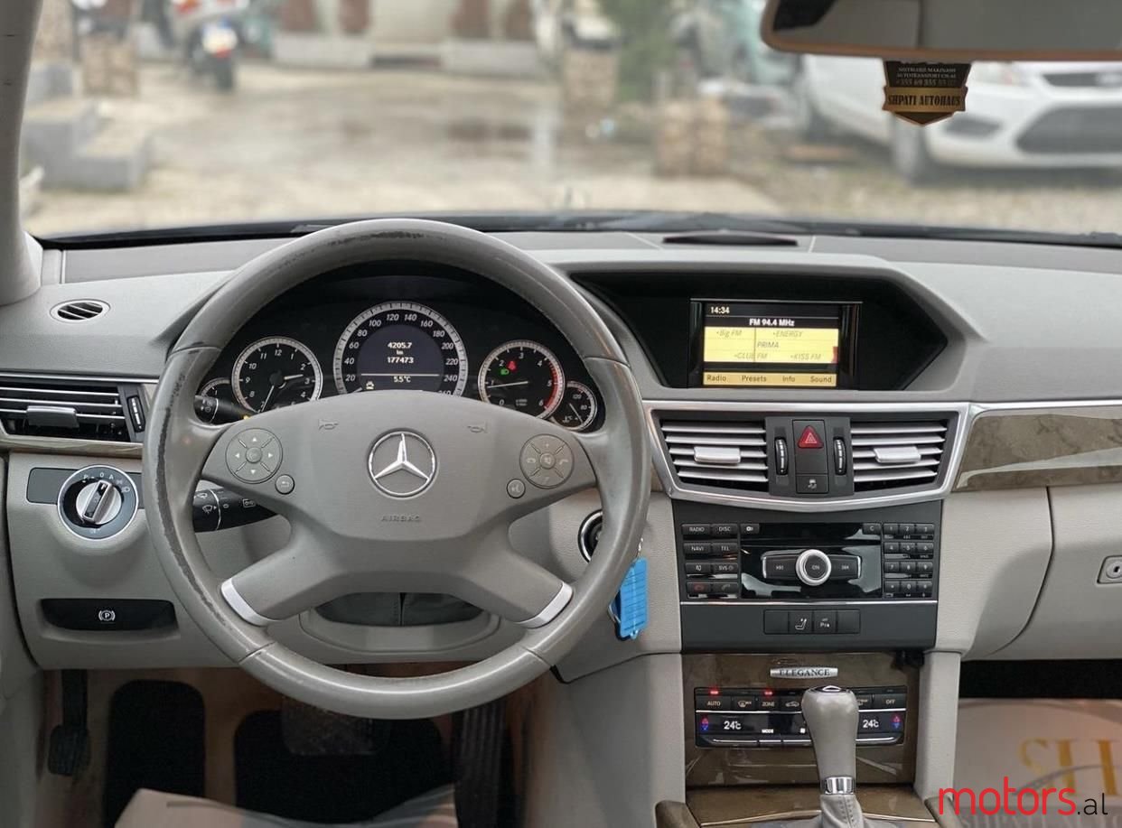 2009' Mercedes-Benz E 250 photo #6