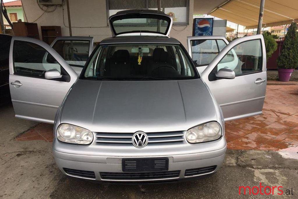 2002' Volkswagen Golf photo #2