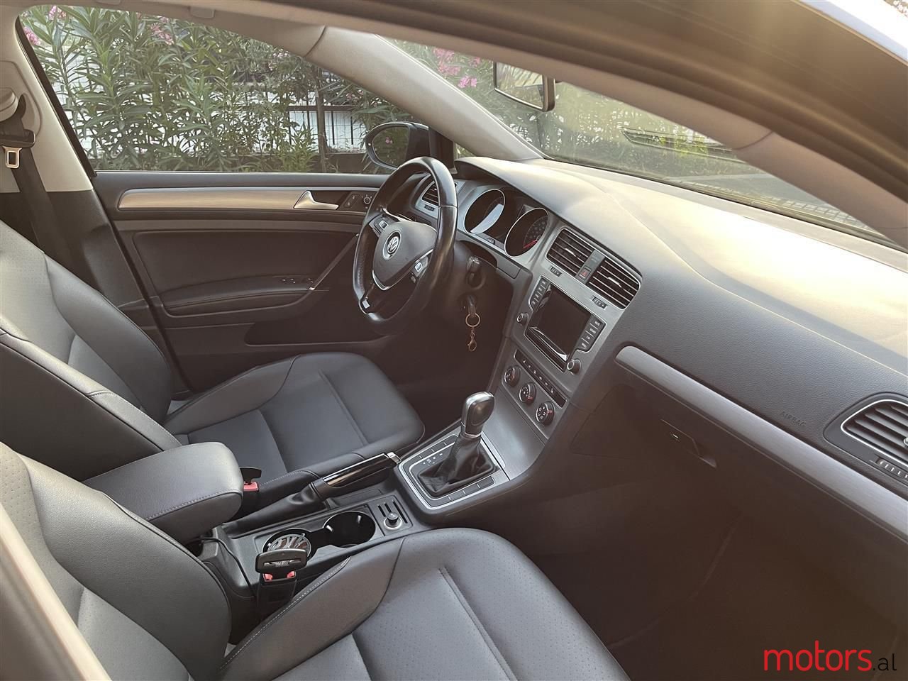 2015' Volkswagen Golf photo #5