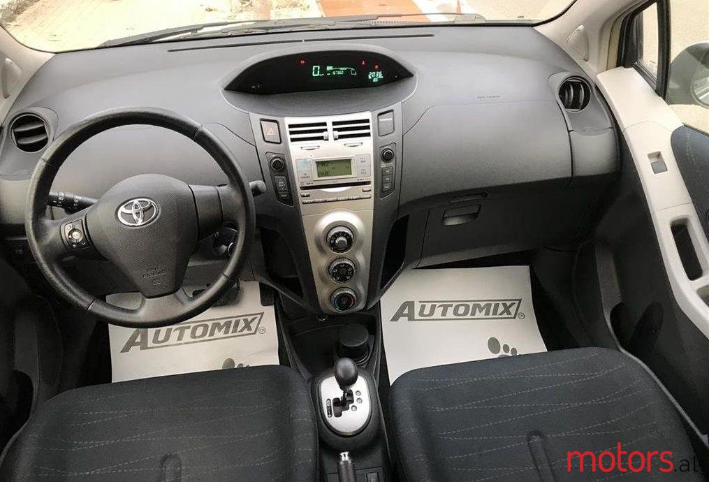 2007' Toyota Yaris photo #2