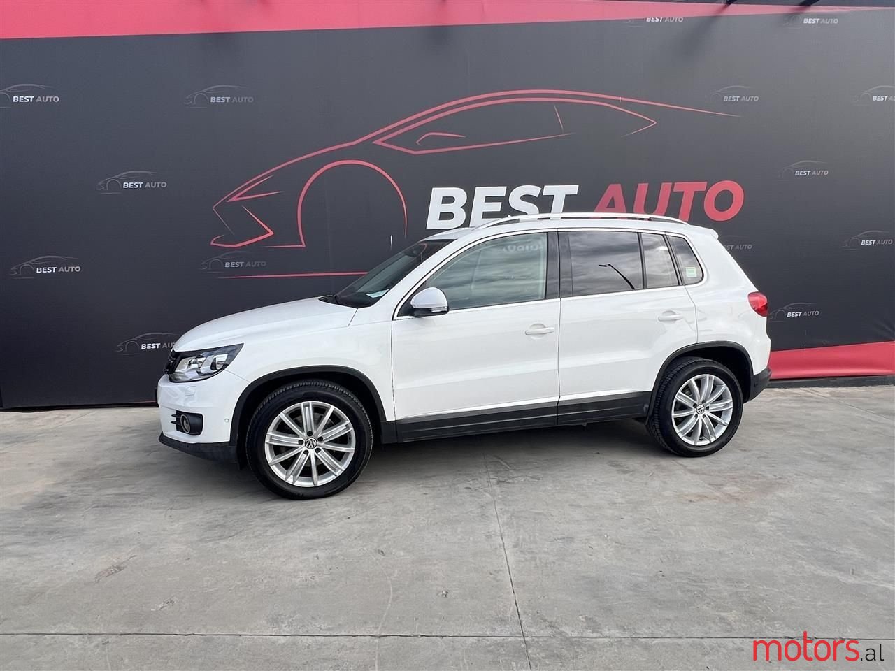 2012' Volkswagen Tiguan photo #1