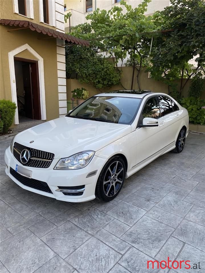 2012' Mercedes-Benz C 300 photo #3