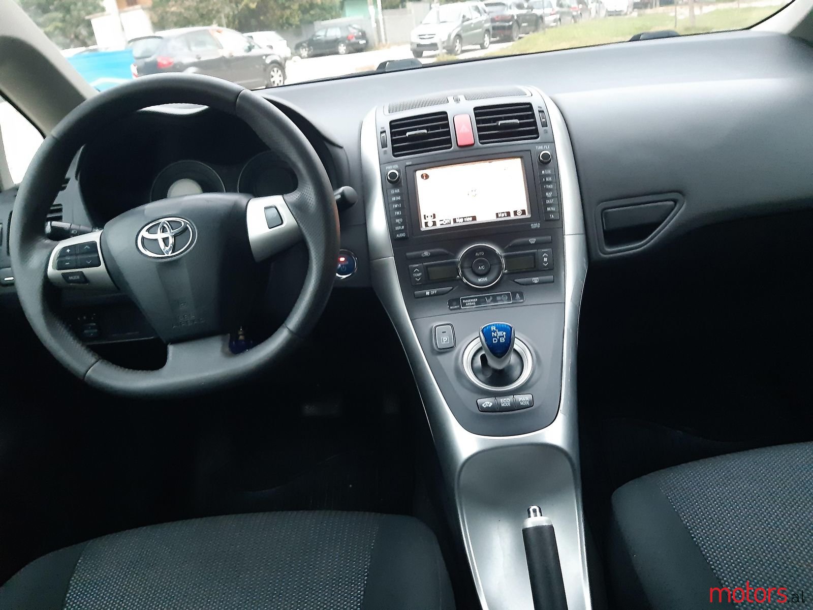 2010' Toyota Auris photo #3
