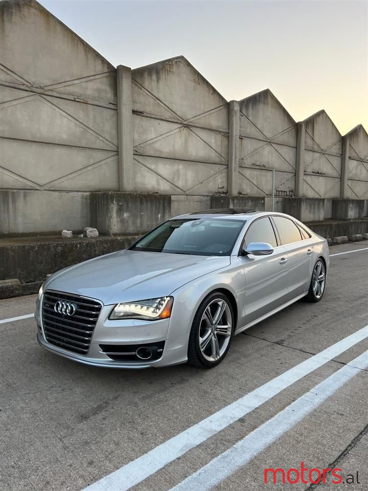 2013' Audi S8 photo #1