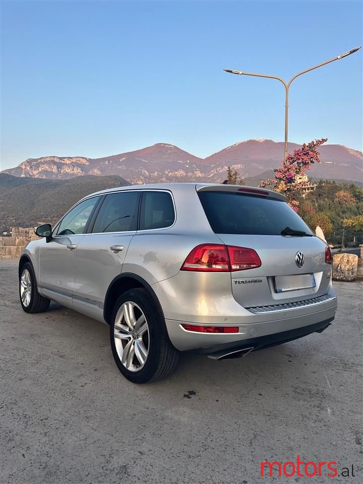 2013' Volkswagen Touareg photo #5