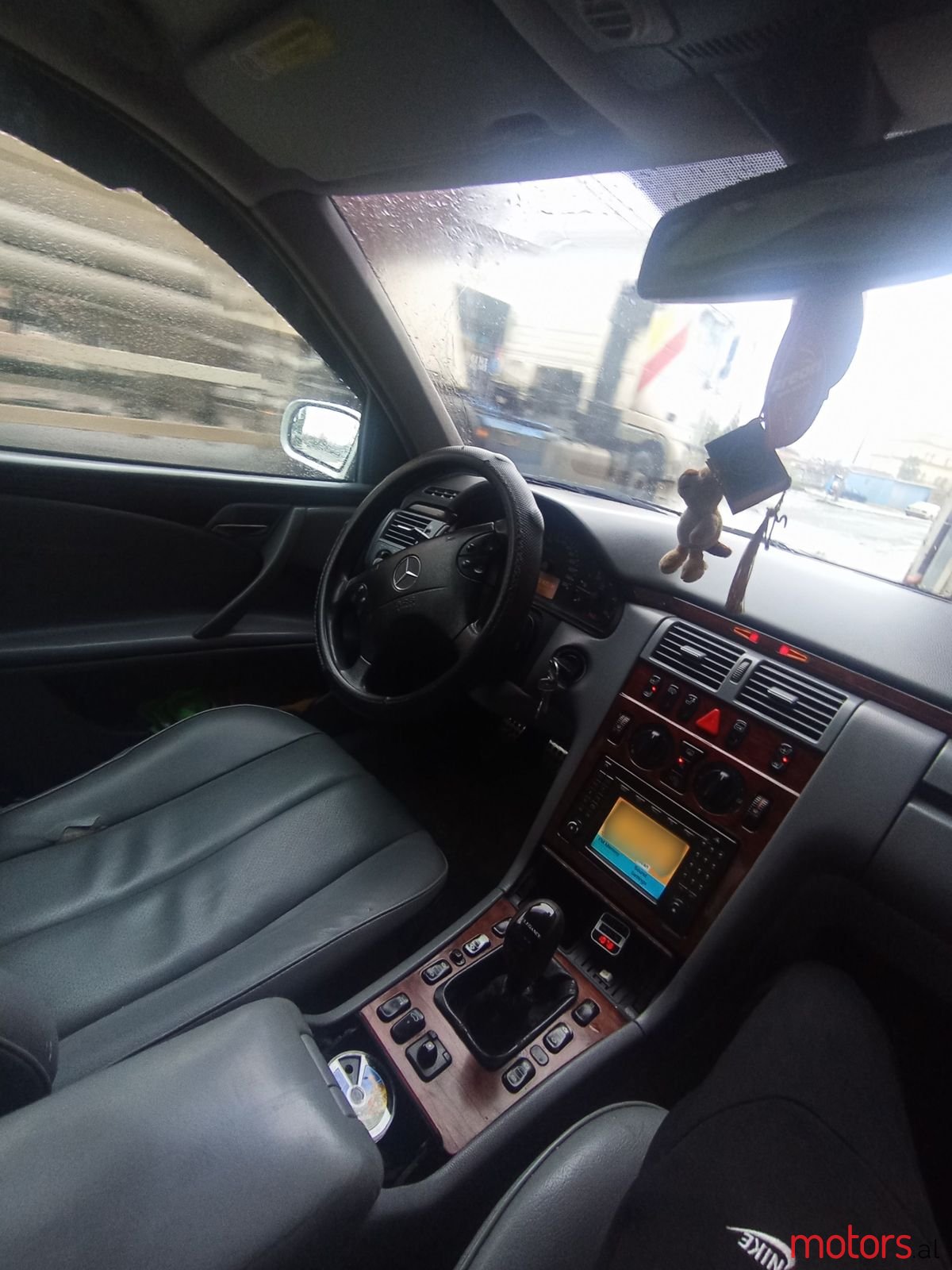 2001' Mercedes-Benz 220 photo #4