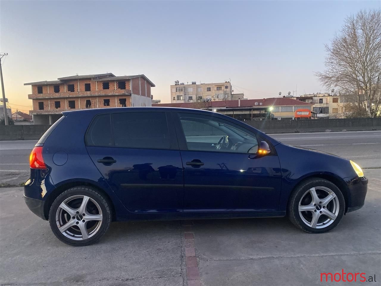 2005' Volkswagen Golf photo #3