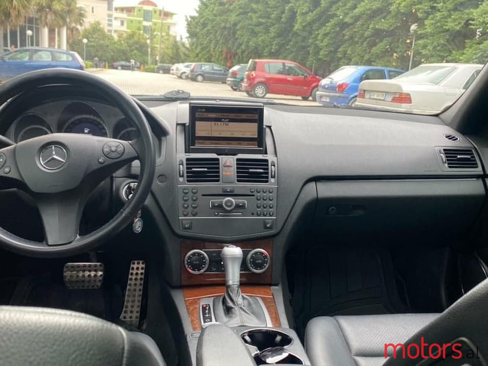 2011' Mercedes-Benz C-Class photo #6