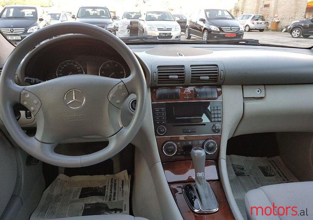 2005' Mercedes-Benz C 220 photo #2