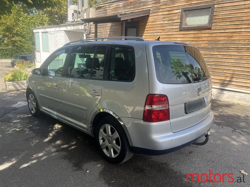 2005' Volkswagen Touran photo #5