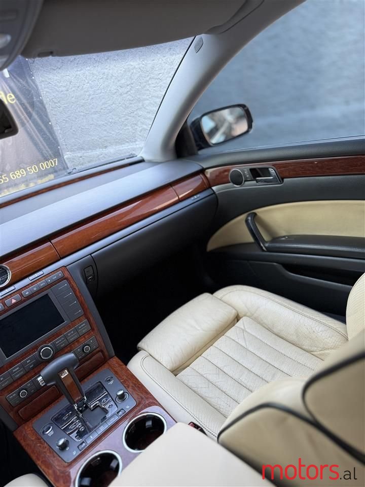 2008' Volkswagen Phaeton photo #3