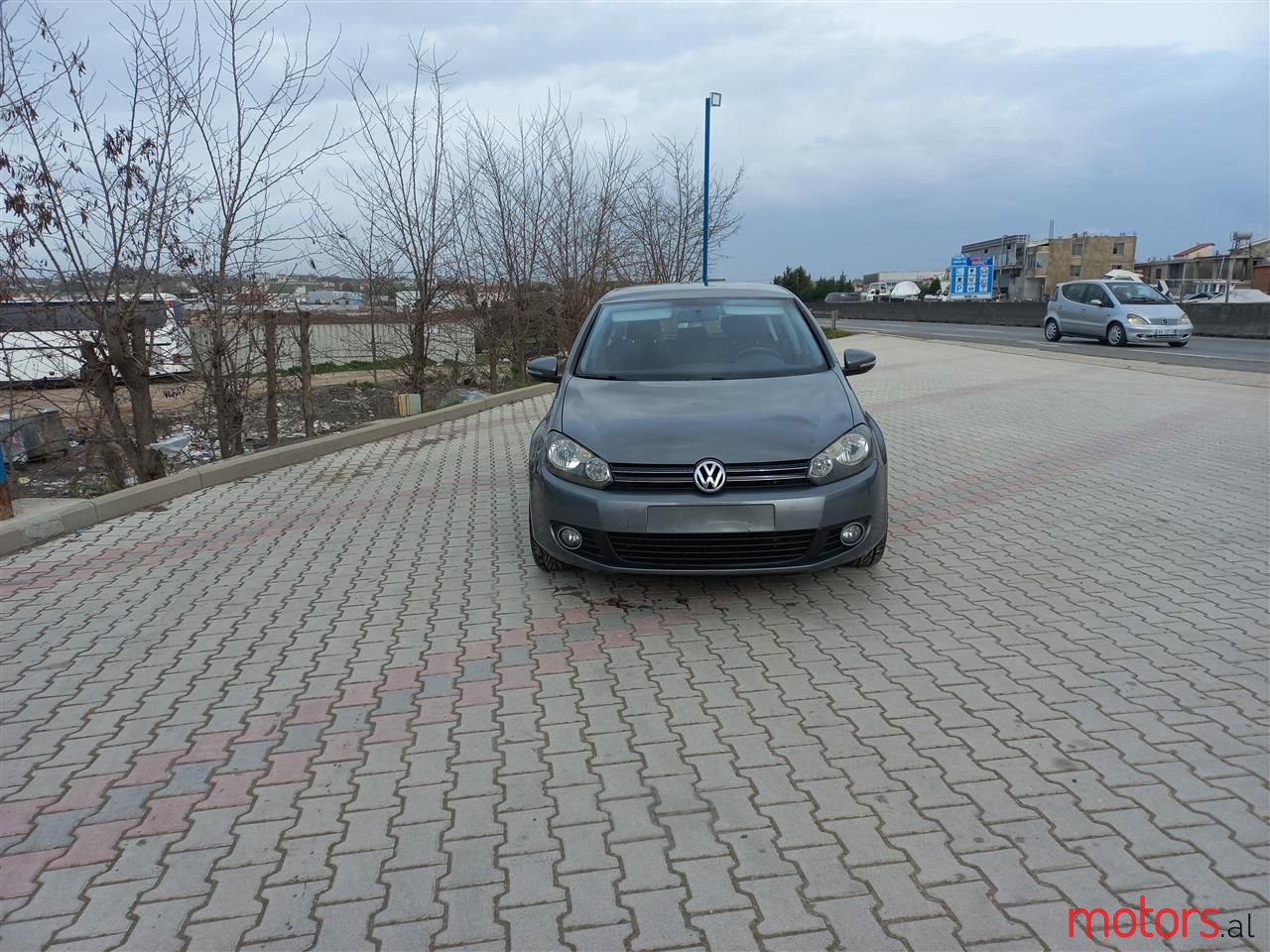 2011' Volkswagen Golf photo #1