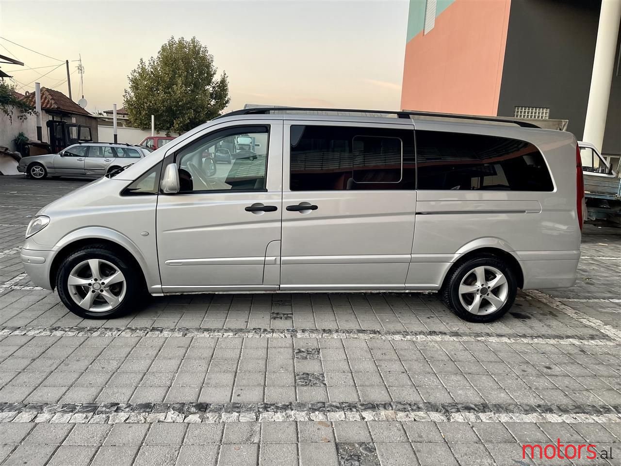 2008' Mercedes-Benz Viano photo #3