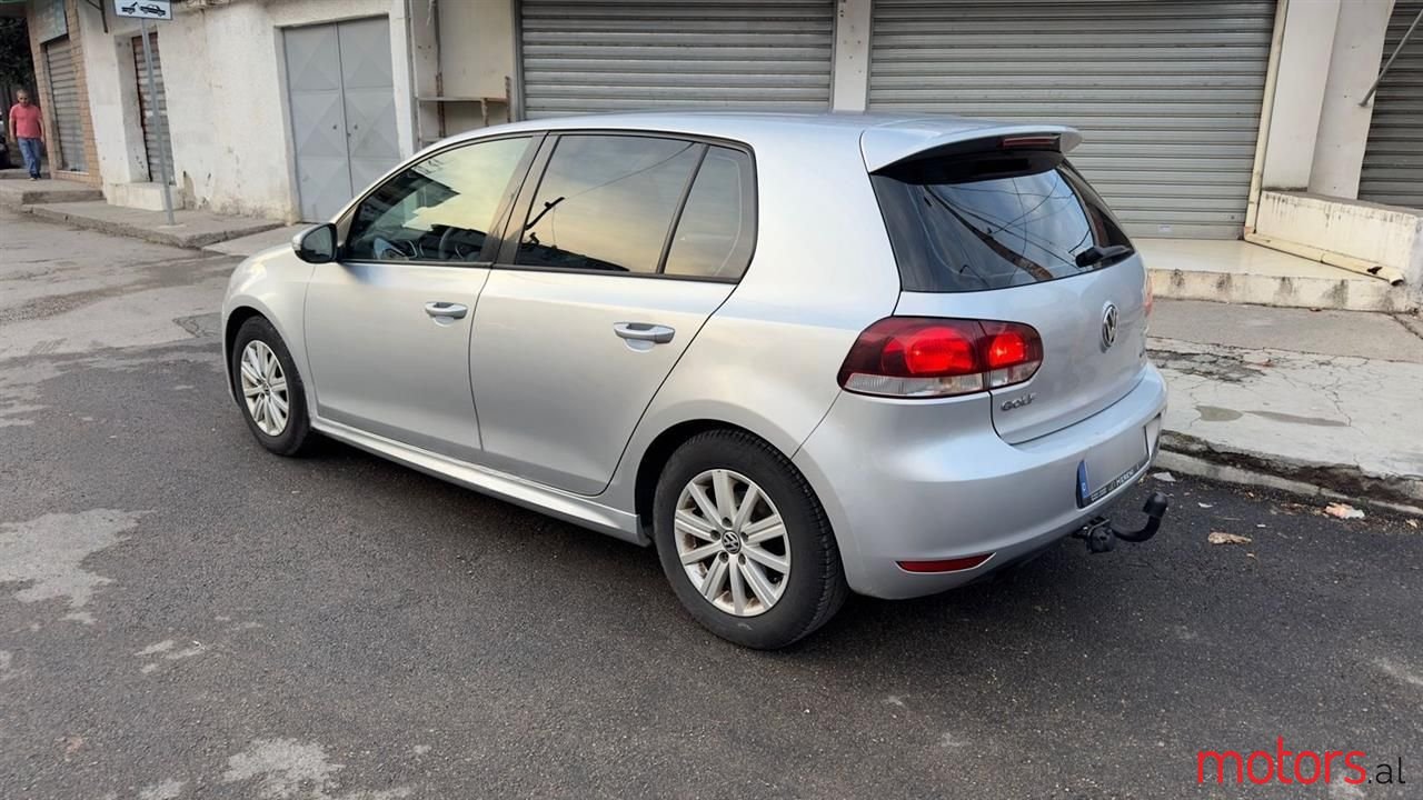 2010' Volkswagen Golf photo #4