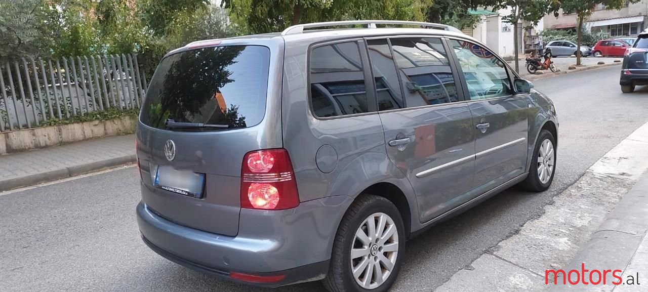 2007' Volkswagen Touran photo #4