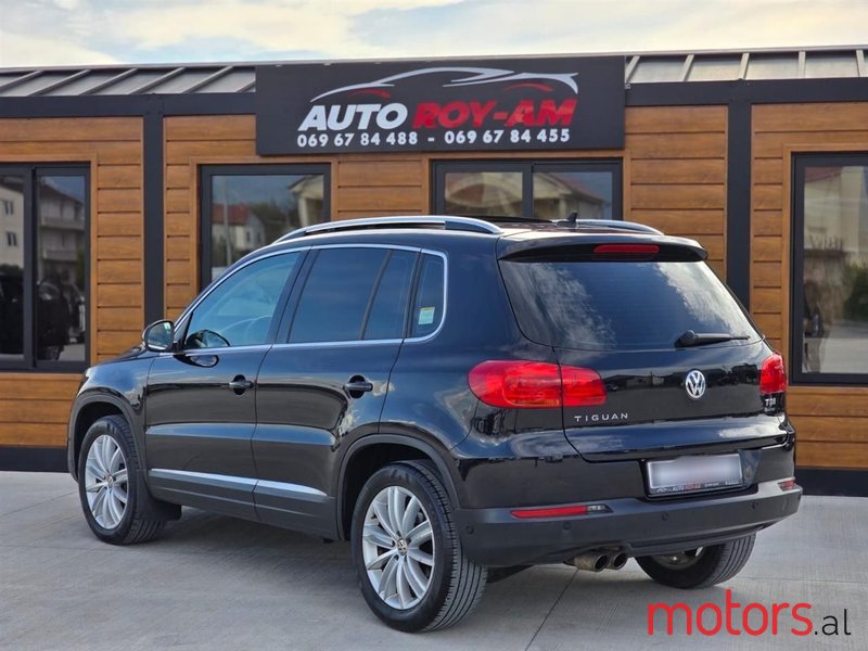 2012' Volkswagen Tiguan photo #4