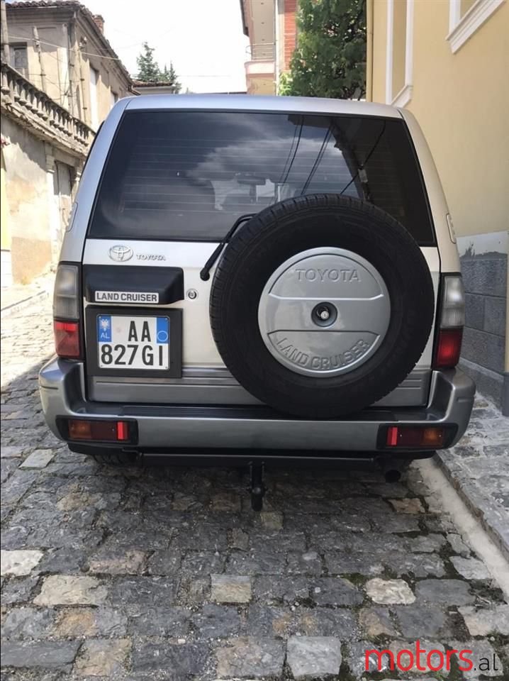 2001' Toyota Land Crusier photo #2