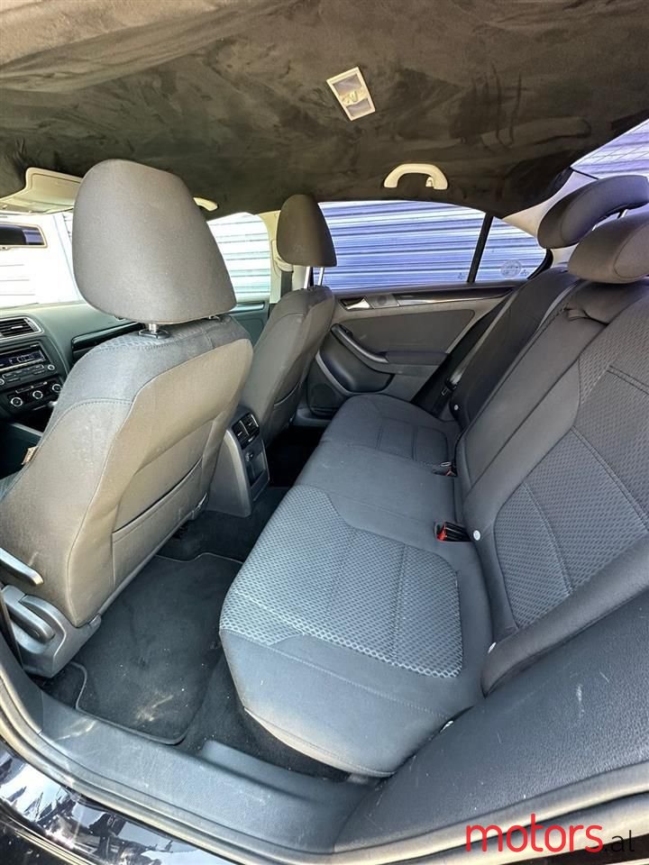 2012' Volkswagen Jetta photo #6