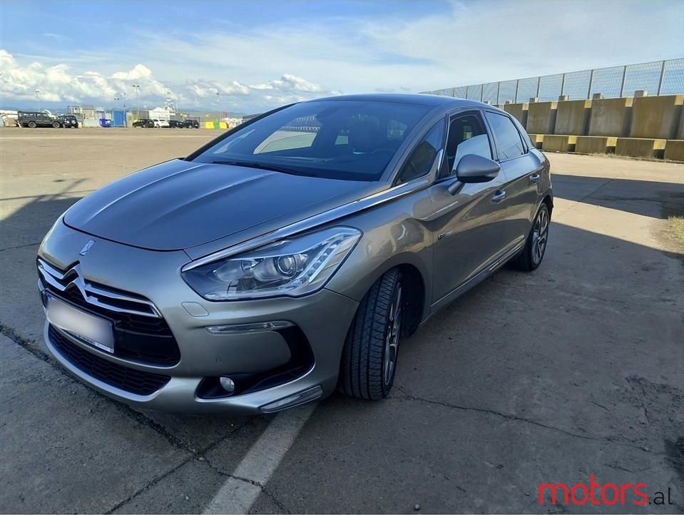 2012' Citroen DS5 photo #1