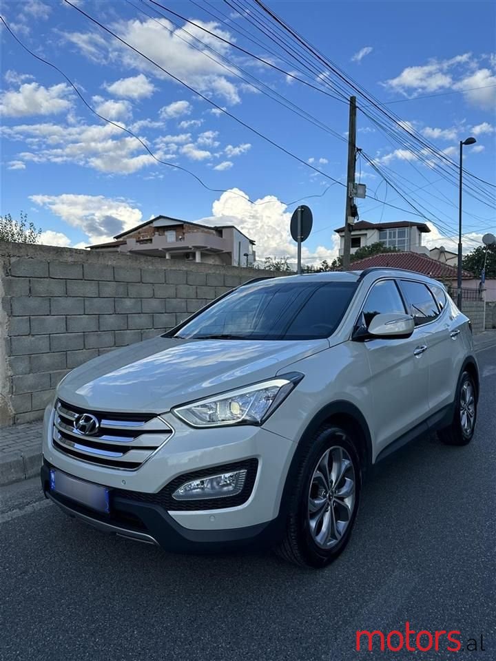 2013' Hyundai Santa Fe photo #3