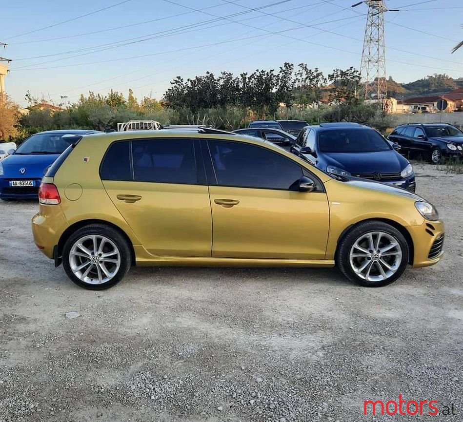 2010' Volkswagen Golf photo #1