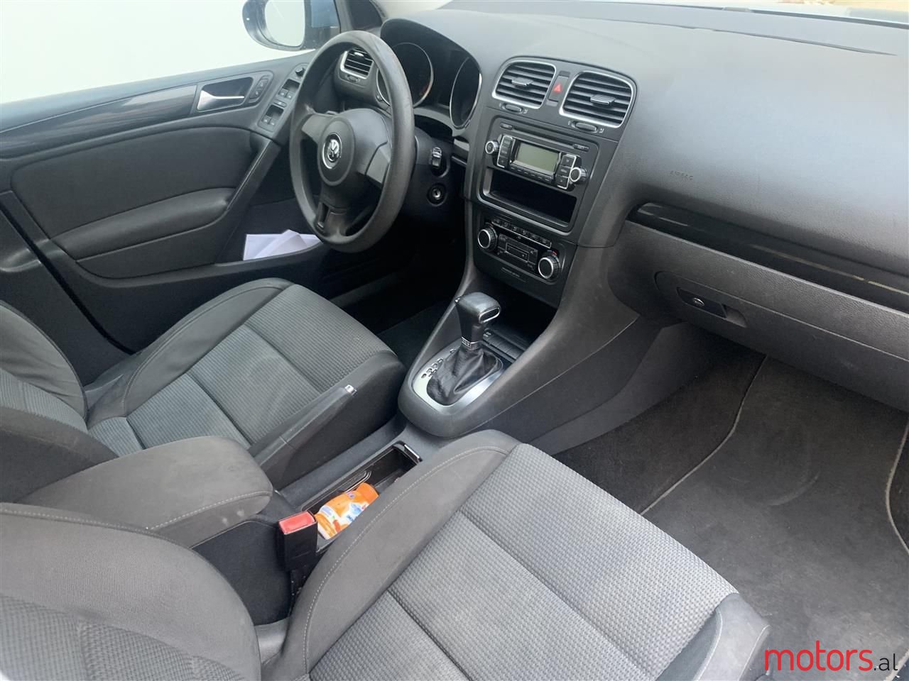 2010' Volkswagen Golf photo #5
