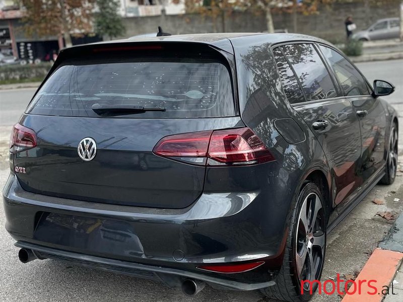 2016' Volkswagen Golf photo #4