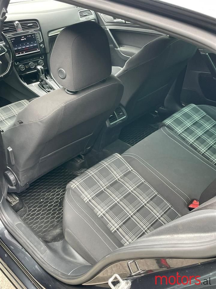 2013' Volkswagen Golf photo #6