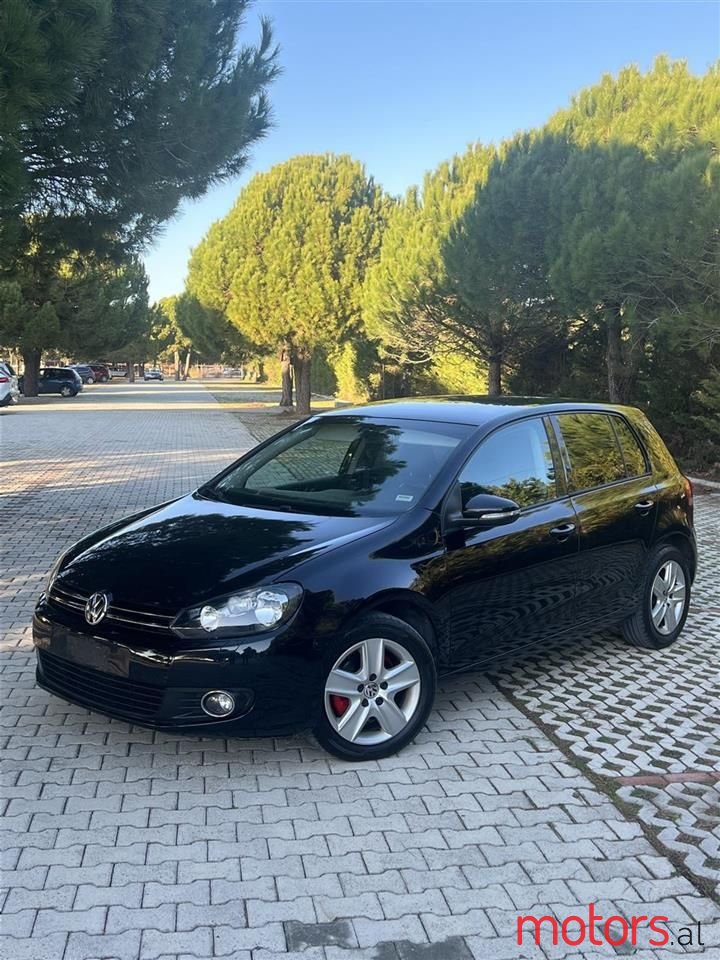 2011' Volkswagen Golf photo #1