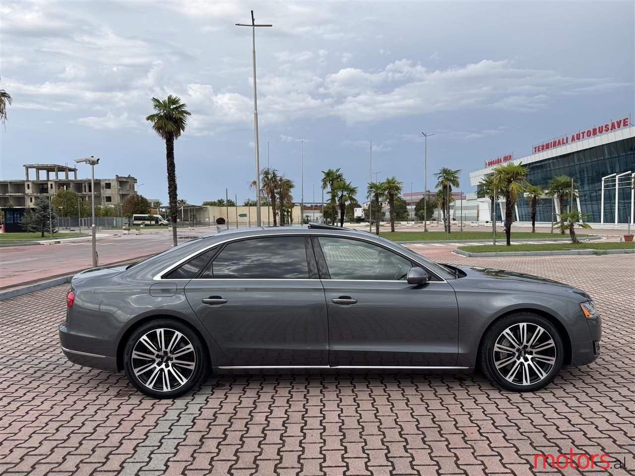 2015' Audi A8 photo #5