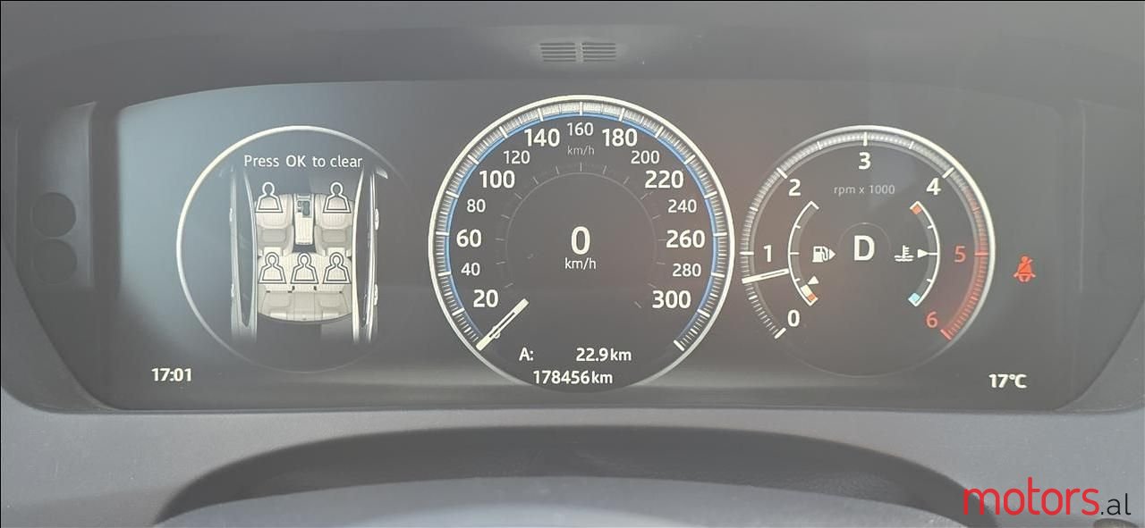 2019' Jaguar XE photo #3