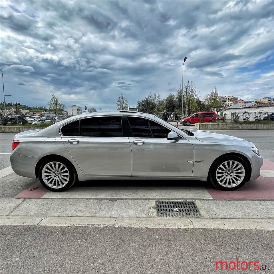 2010' BMW 740 photo #5