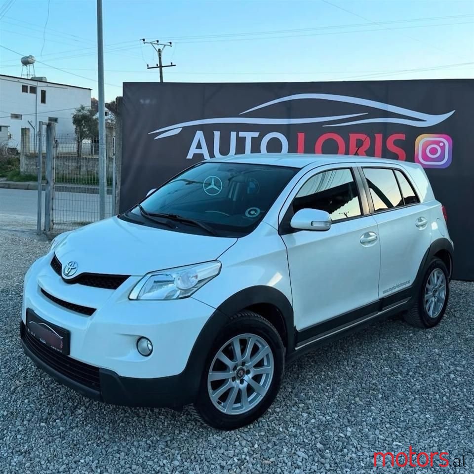 2011' Toyota Urban Cruiser photo #2