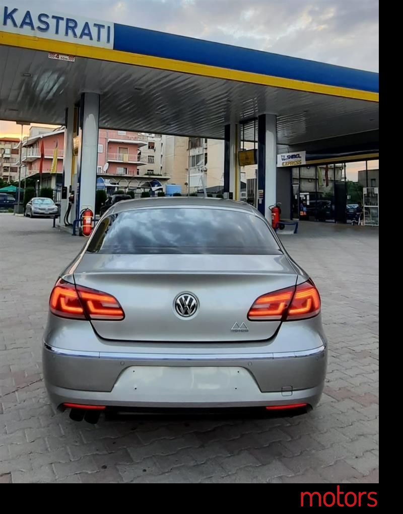 2013' Volkswagen Passat photo #5