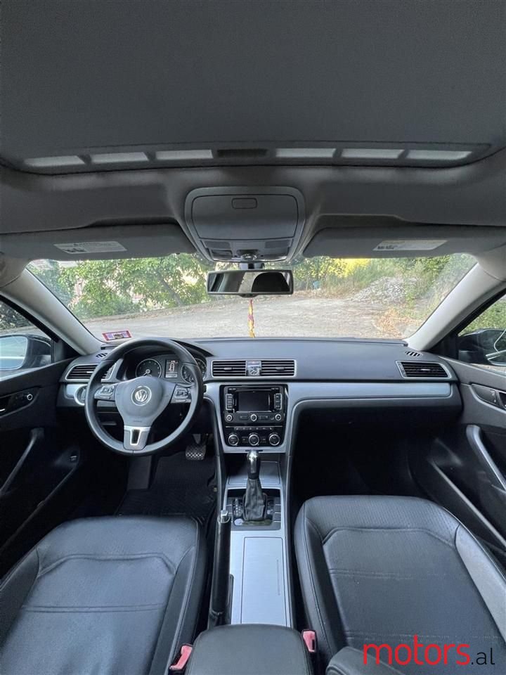 2012' Volkswagen Passat photo #6
