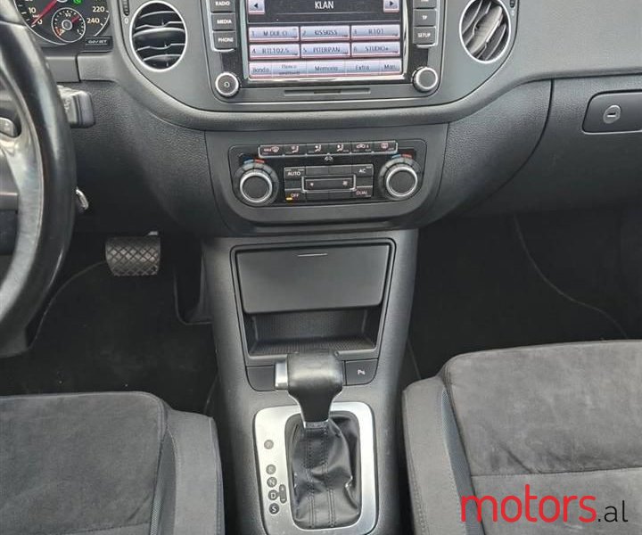 2010' Volkswagen Golf Plus photo #6