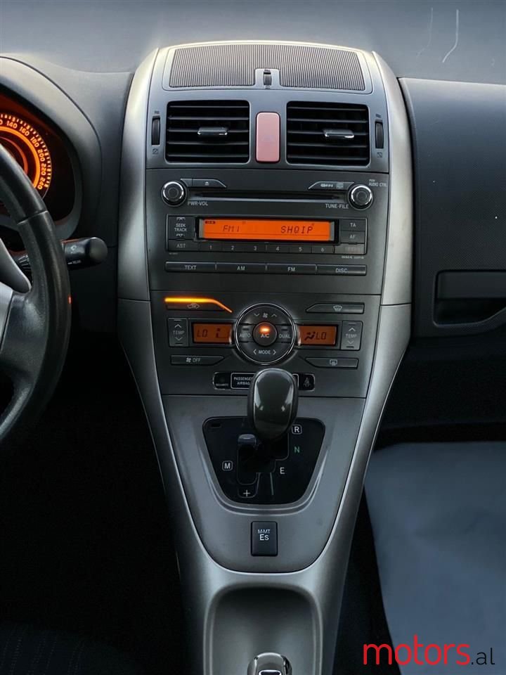 2007' Toyota Auris photo #6