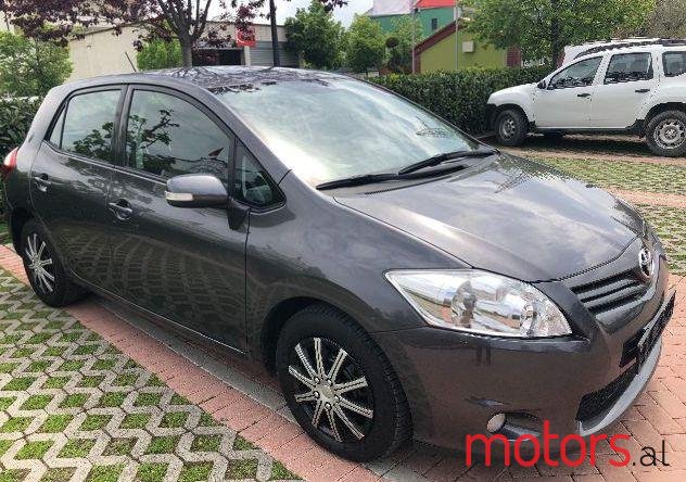 2011' Toyota Auris photo #1