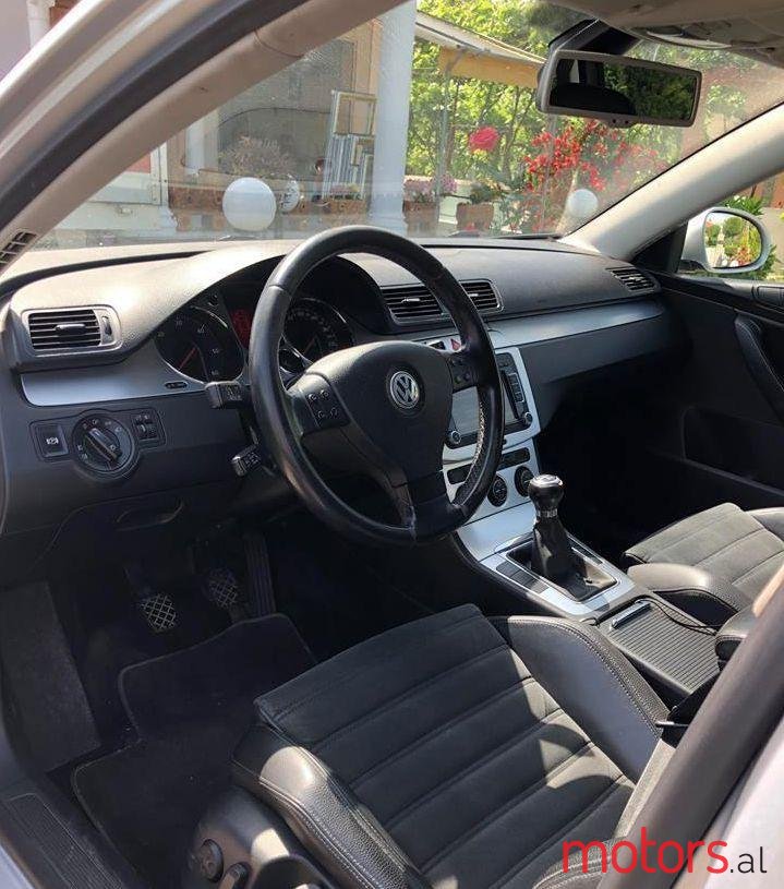 2008' Volkswagen Passat photo #2